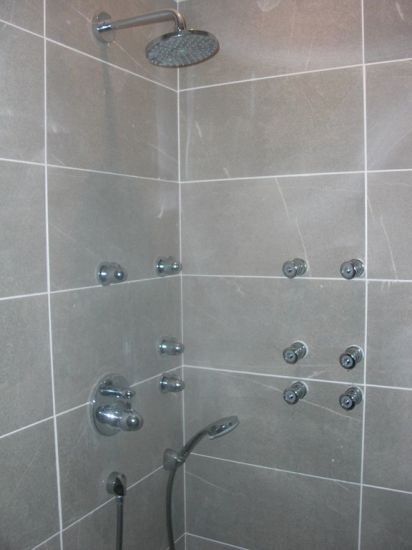 Douche à jets massants sur mesure